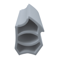 3D Modell der Stahlzargendichtung SZ058 in grau für senkrechte Nuten zum Tüblatt mit integriertem Ausreißsteg.
