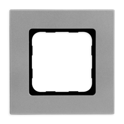 Abdeckrahmen in silber matt von Somfy.